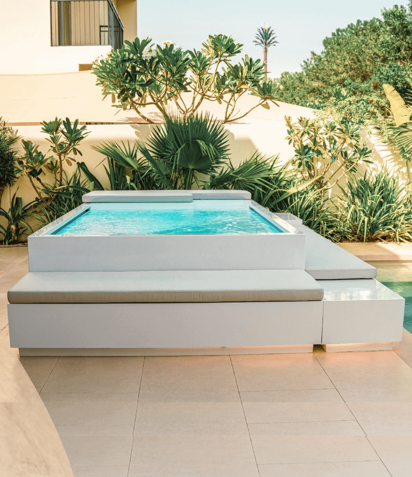 Pool jacuzzi
